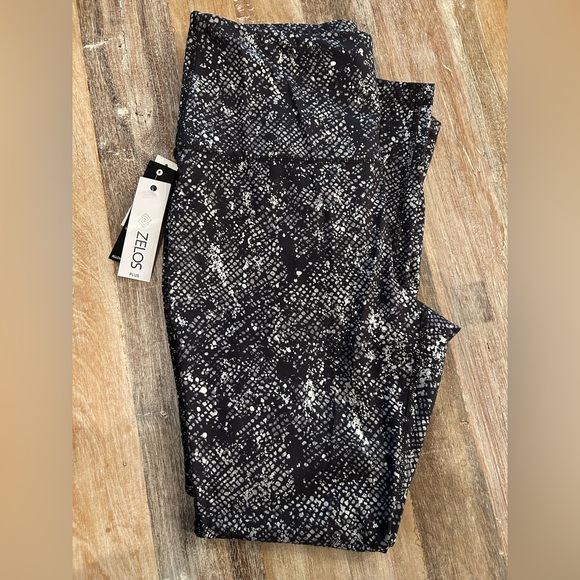 ZELOS SALE! Any 2 ZELOS $20! Black Snake Patterned Leggings, Size 1X NWT - Picture 5 of 14
